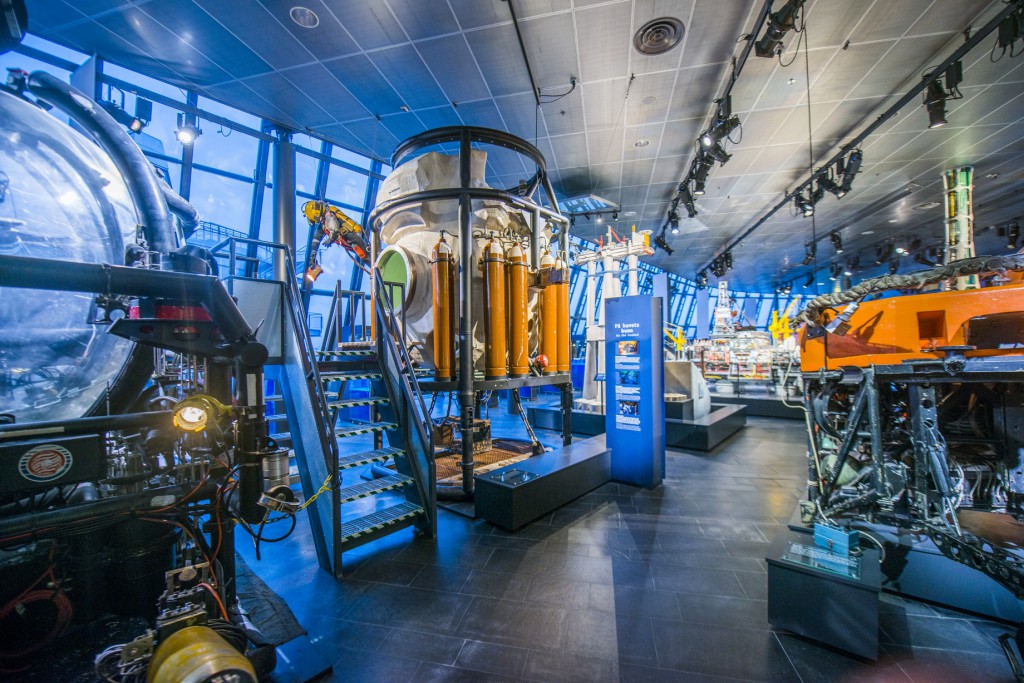 Oljemuseets utstilling dykkerklokker og modeller  foto Fredrik Ringe